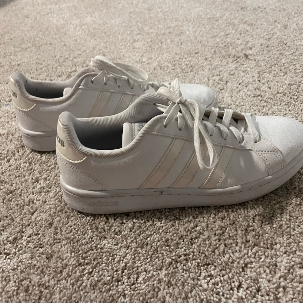 Addidas women’s cloud foam comfort shoes size 8.5.